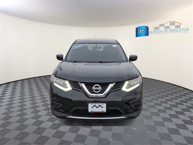 Used 2016 Nissan Rogue S image 2