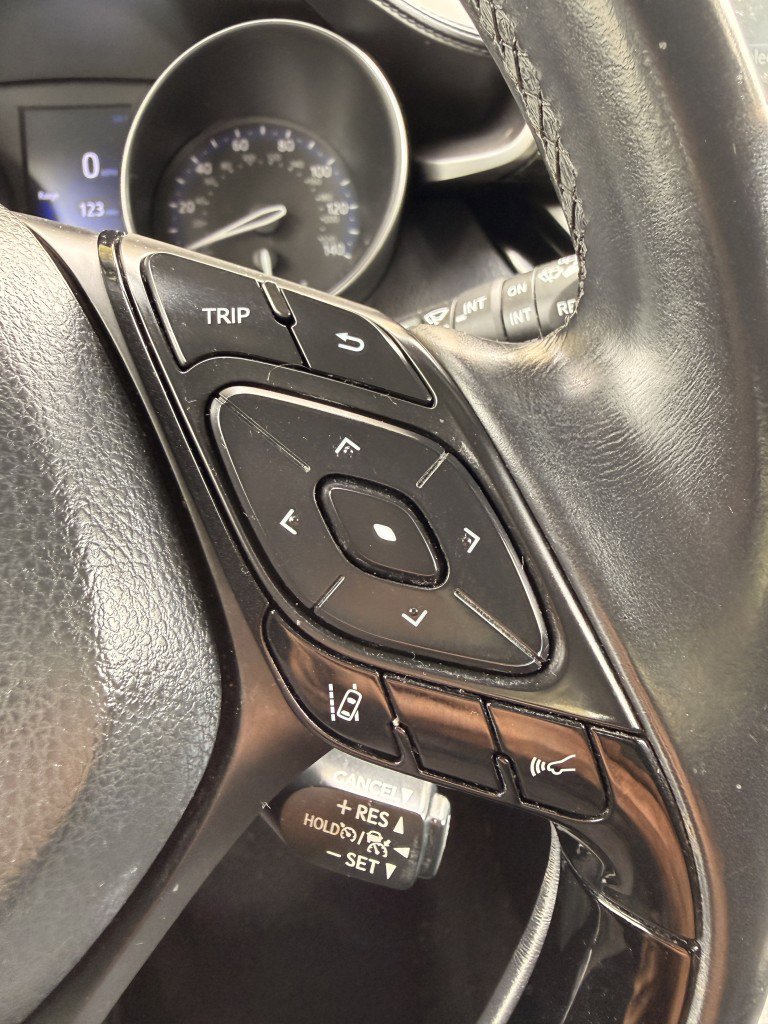 Used 2018 Toyota C-HR XLE FWD image 21