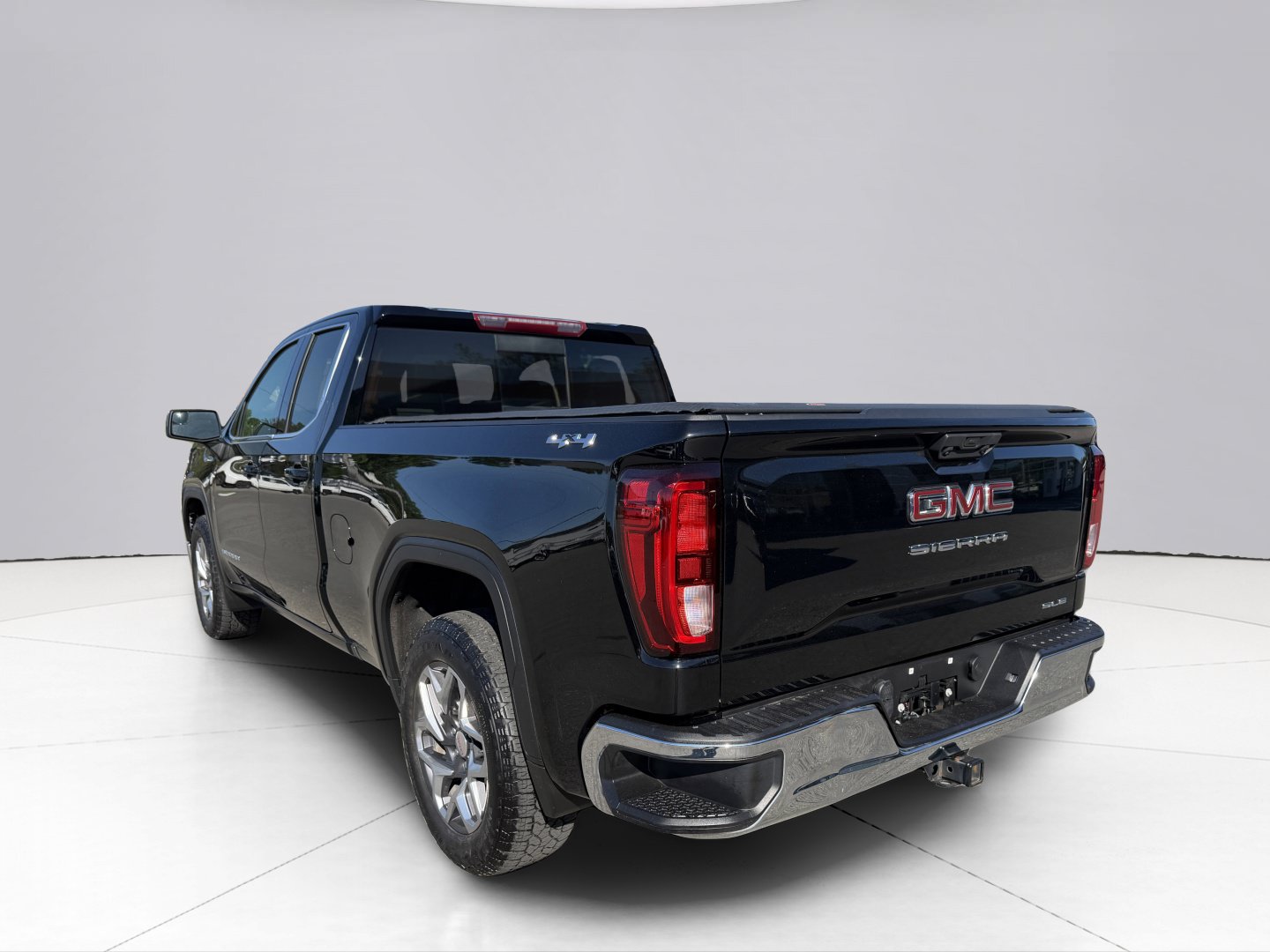 Used 2024 GMC Sierra 1500 SLE w/ Preferred Package AWD/4WD image 6