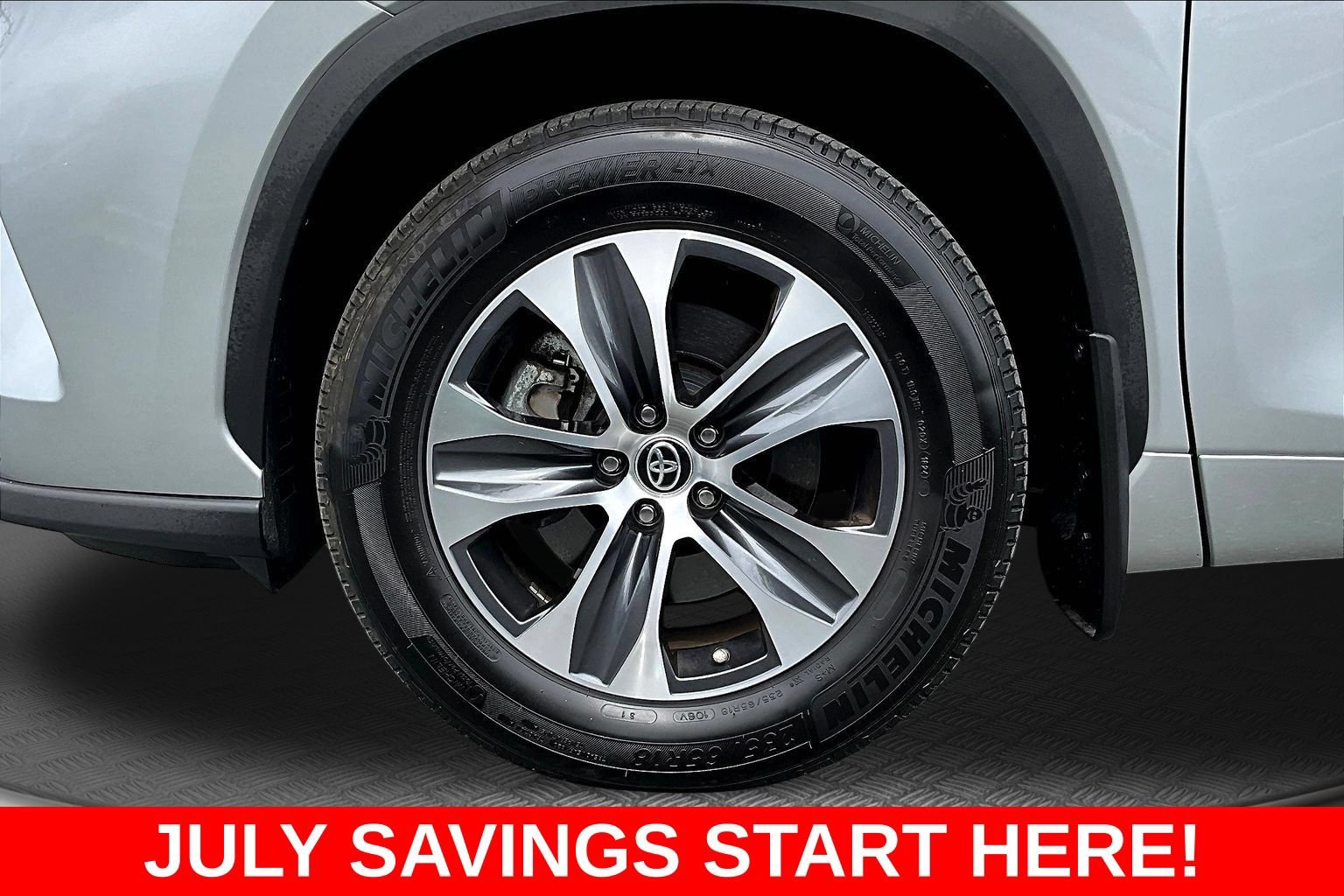 Used 2024 Toyota Highlander XLE AWD/4WD image 45