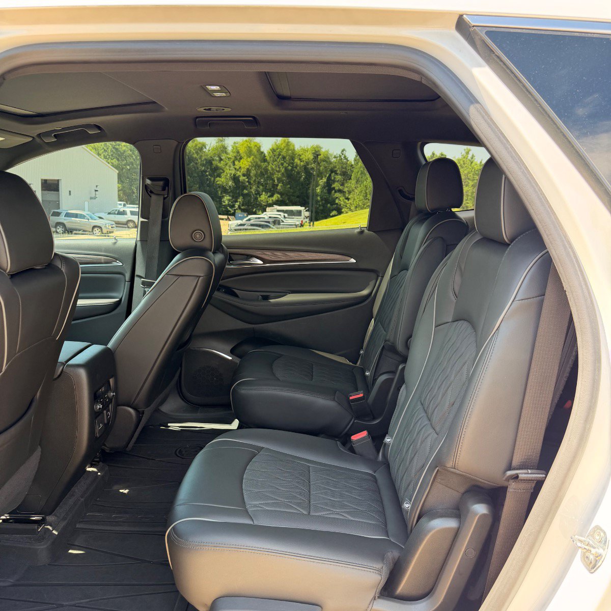 Used 2023 Buick Enclave Avenir w/ Avenir Technology Package FWD image 29