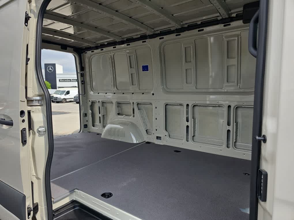 Used 2025 Mercedes-Benz Sprinter 2500 image 11