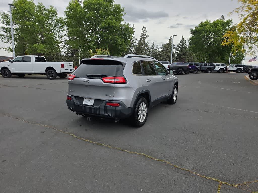 Used 2018 Jeep Cherokee Latitude AWD/4WD image 5