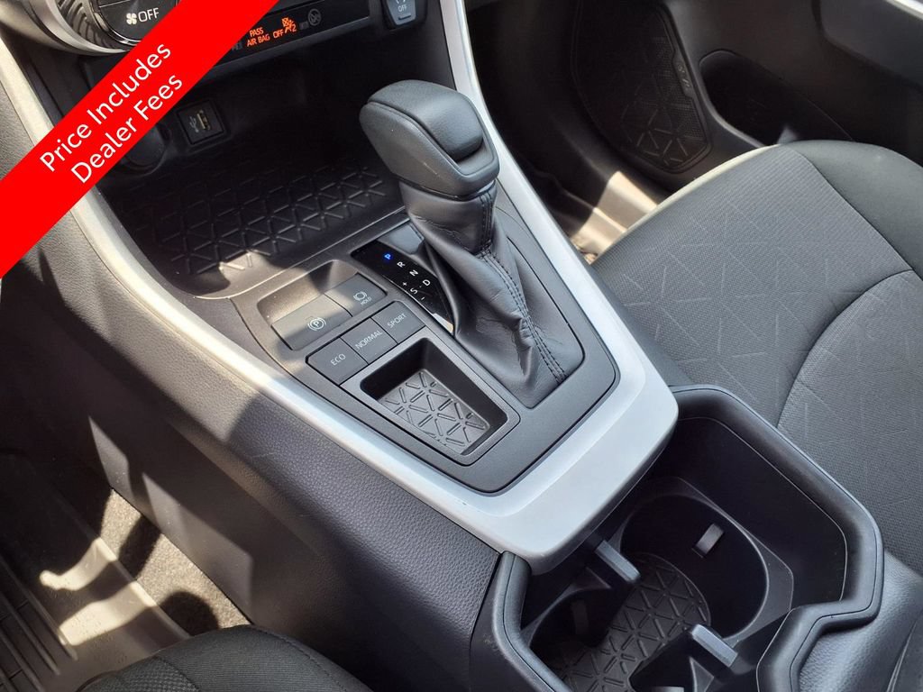 Used 2025 Toyota RAV4 XLE FWD image 22