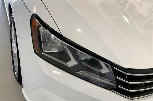 Used 2018 Volkswagen Passat 2.0T SE FWD image 29