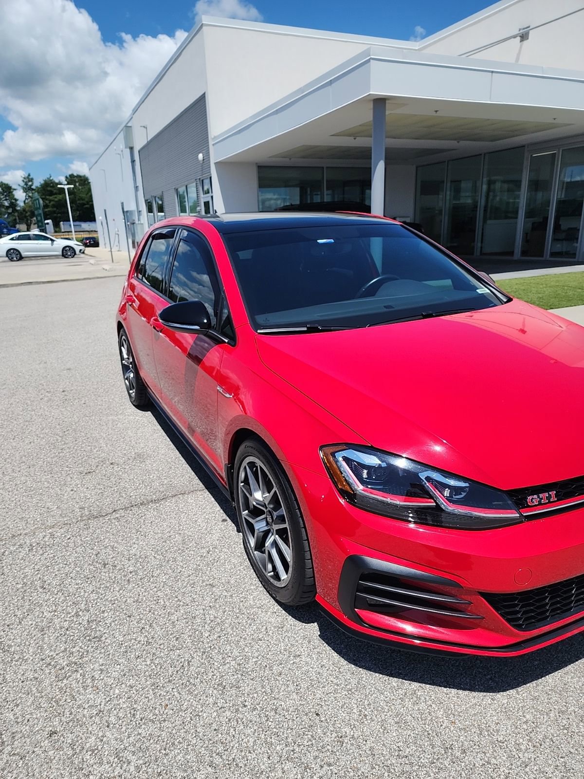 Used 2021 Volkswagen GTI SE FWD image 5