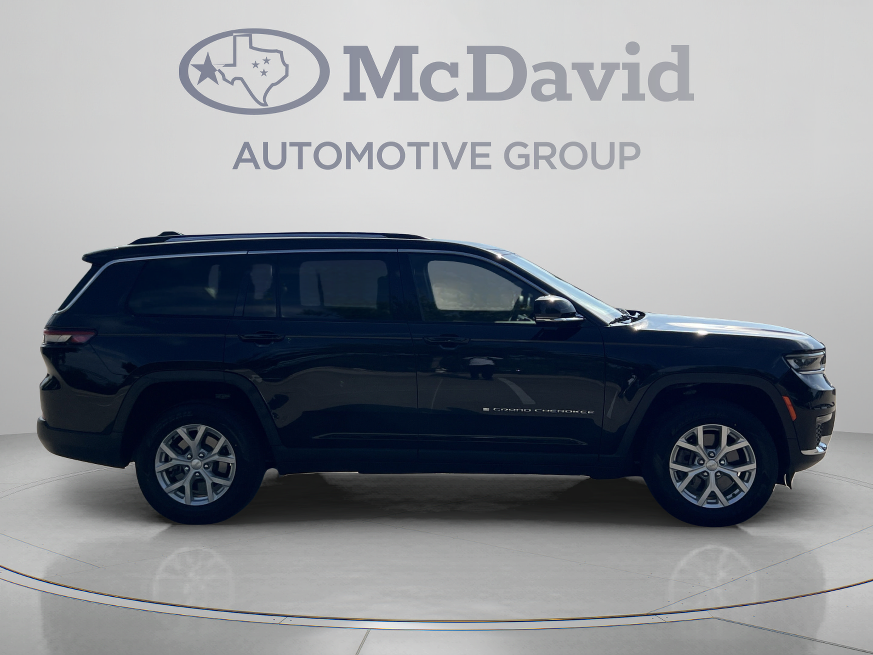 Used 2023 Jeep Grand Cherokee L Limited AWD/4WD image 7