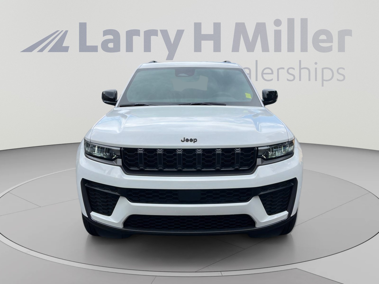 Used 2026 Jeep Grand Cherokee Altitude AWD/4WD image 8