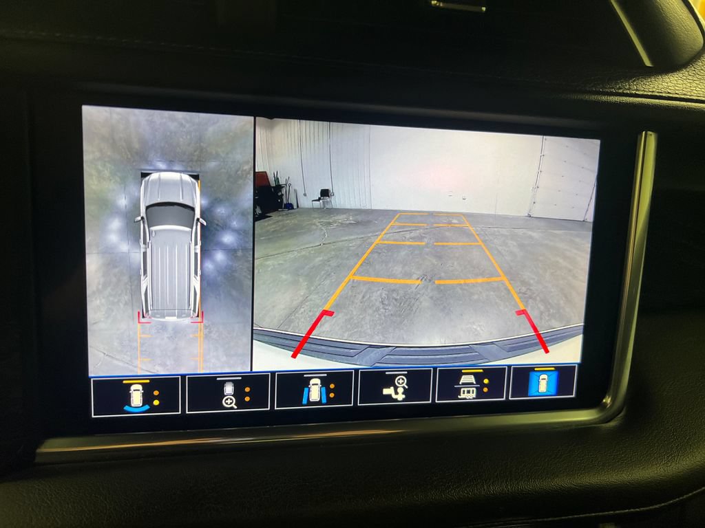 Certified 2021 GMC Yukon Denali w/ Denali Premium Package AWD/4WD image 25