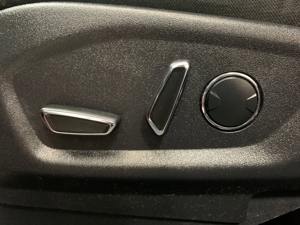 Used 2017 Ford Explorer XLT image 17