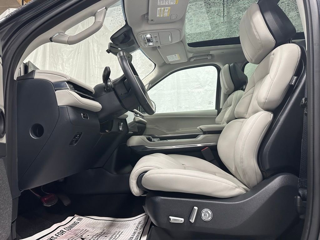 Used 2025 Lincoln Navigator L Reserve image 14