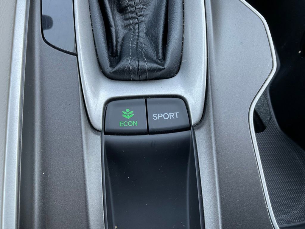 Used 2018 Honda Accord Touring image 19