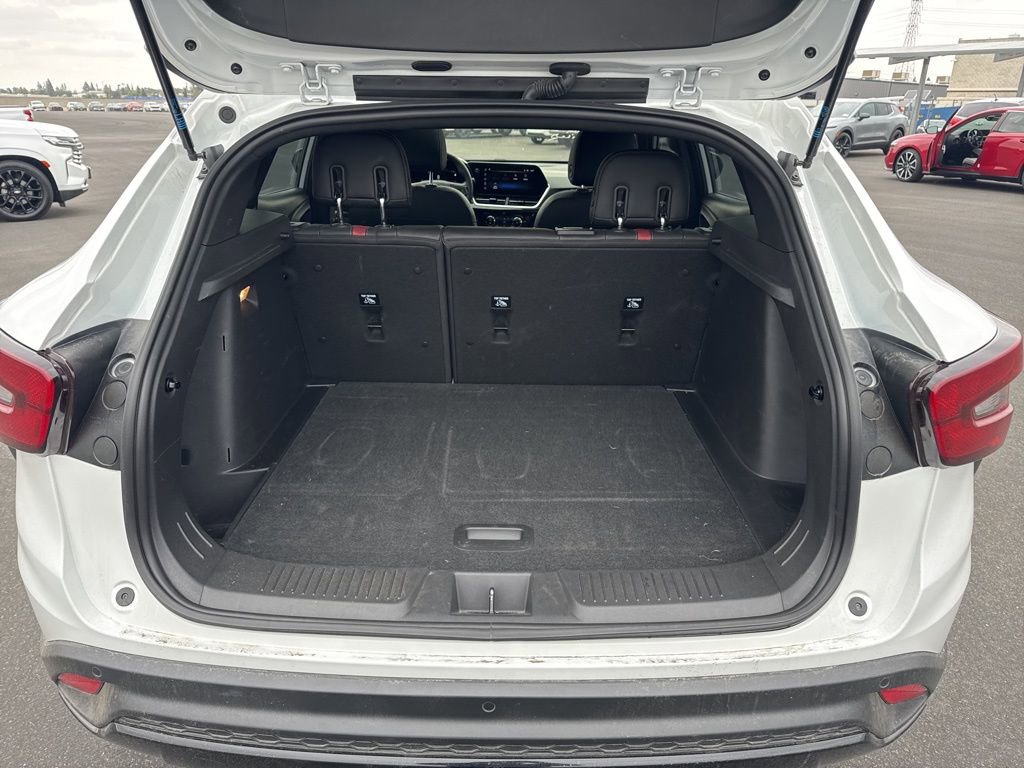 Certified 2025 Chevrolet Trax RS w/ Sunroof Package FWD image 12