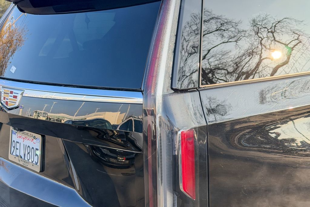 Used 2023 Cadillac Escalade Premium Luxury image 7