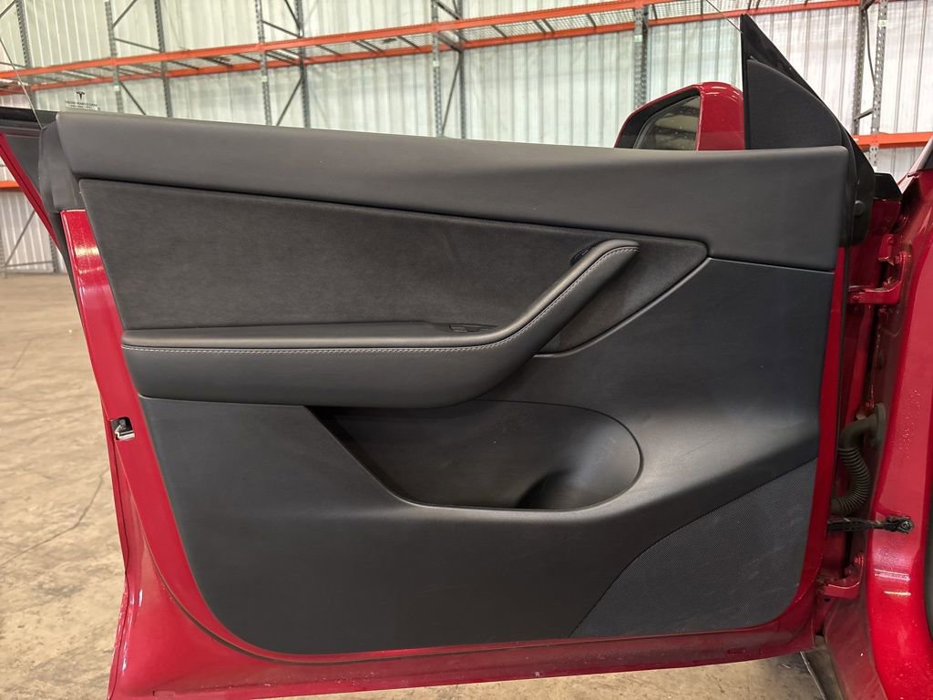 Used 2022 Tesla Model Y Long Range image 18