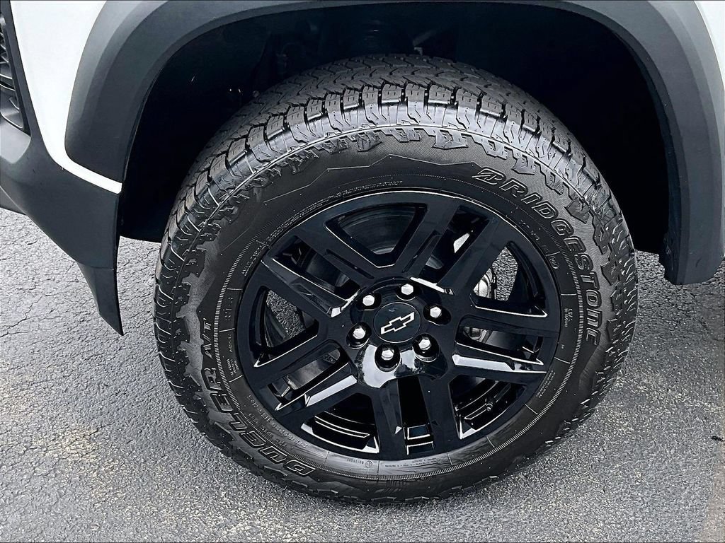 Used 2024 Chevrolet Colorado Trail Boss AWD/4WD image 7