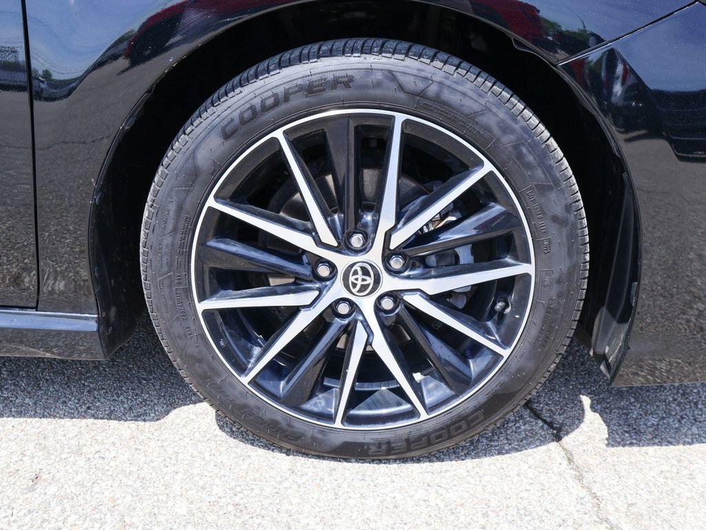 Used 2021 Toyota Camry SE w/ Cold Weather Package FWD image 30