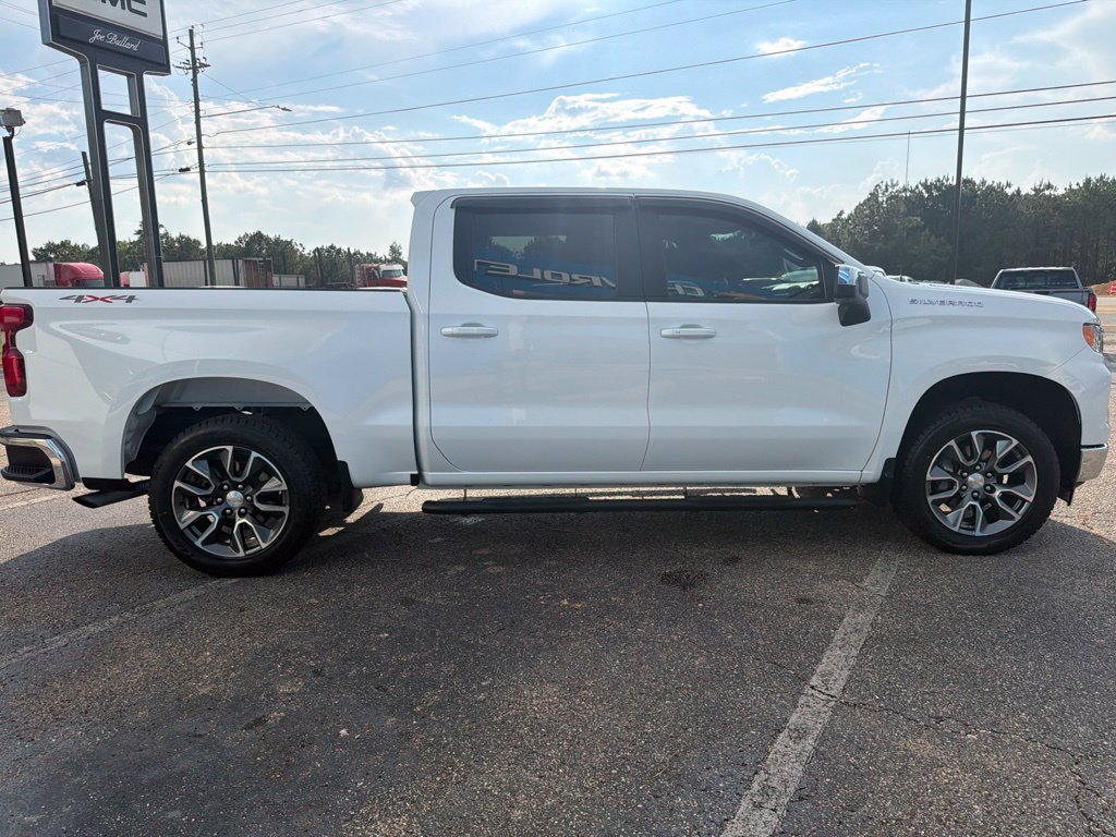 Used 2024 Chevrolet Silverado 1500 LT AWD/4WD image 6
