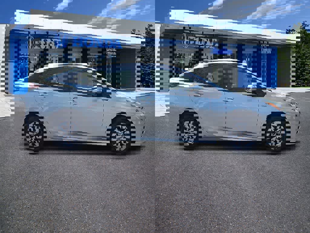 Used 2017 Toyota Prius Four FWD image 25