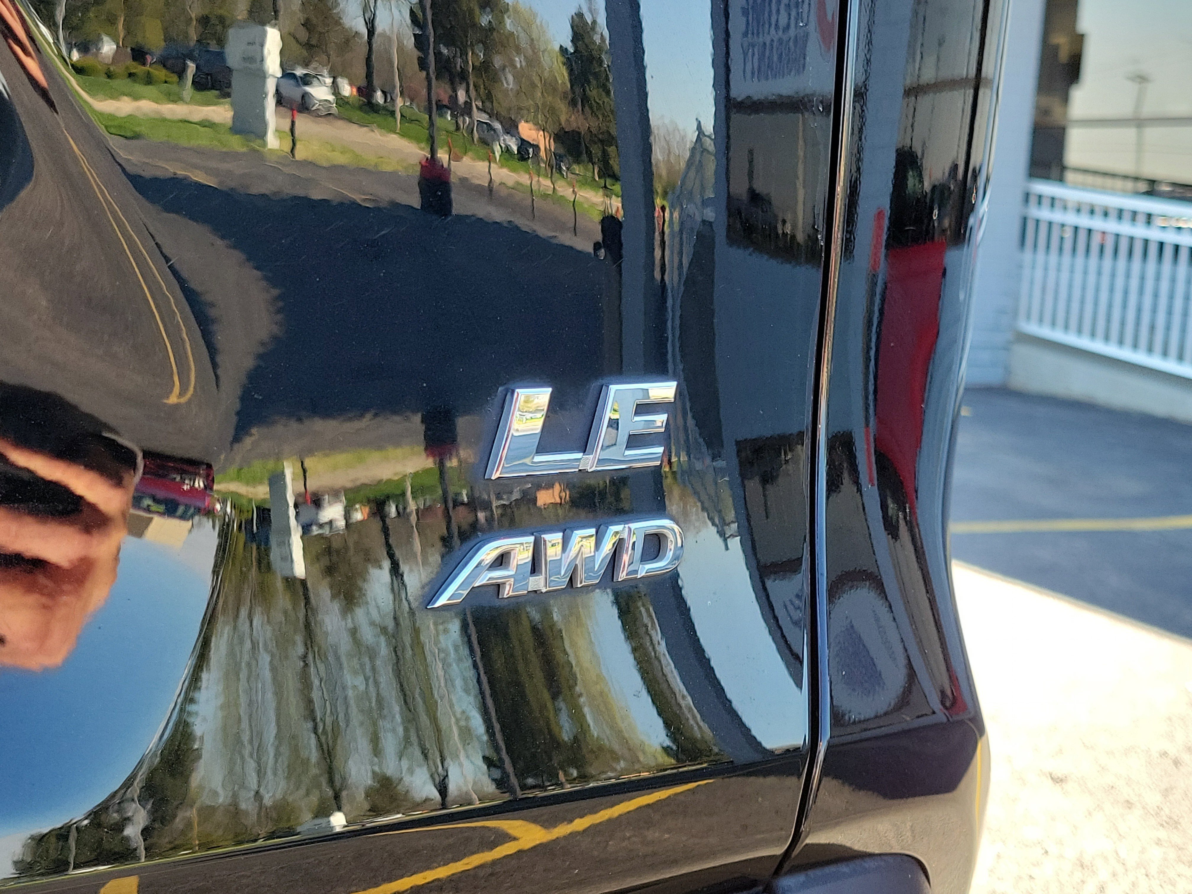 Used 2019 Toyota RAV4 LE w/ All Weather Liner Package AWD/4WD image 7