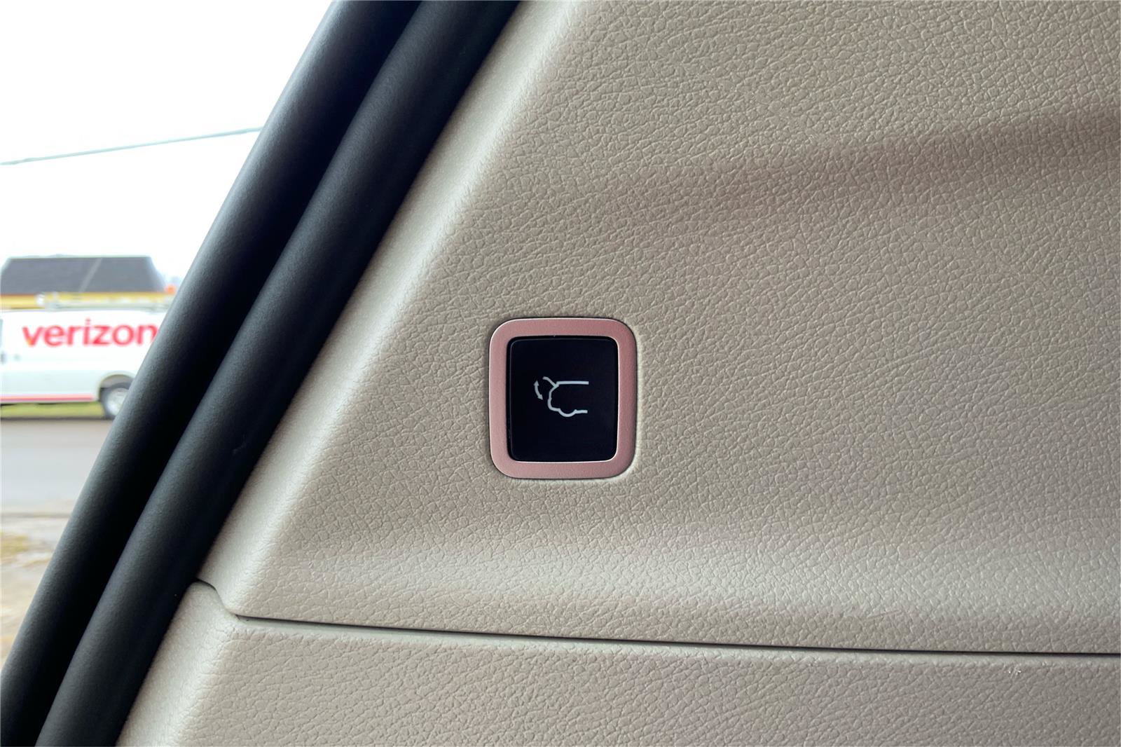 Used 2024 Chrysler Pacifica Touring-L FWD image 31