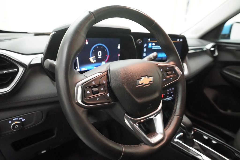 Used 2024 Chevrolet TrailBlazer LT w/ LT Cold Weather Package FWD image 8