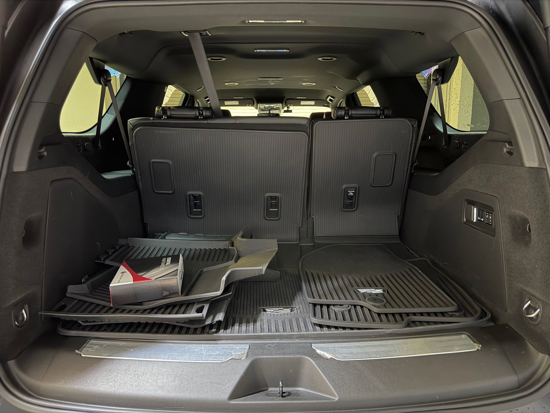 Used 2025 Cadillac Escalade ESV Luxury RWD image 48