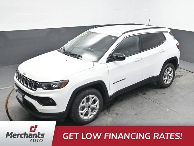 Used 2025 Jeep Compass Latitude AWD/4WD image 25