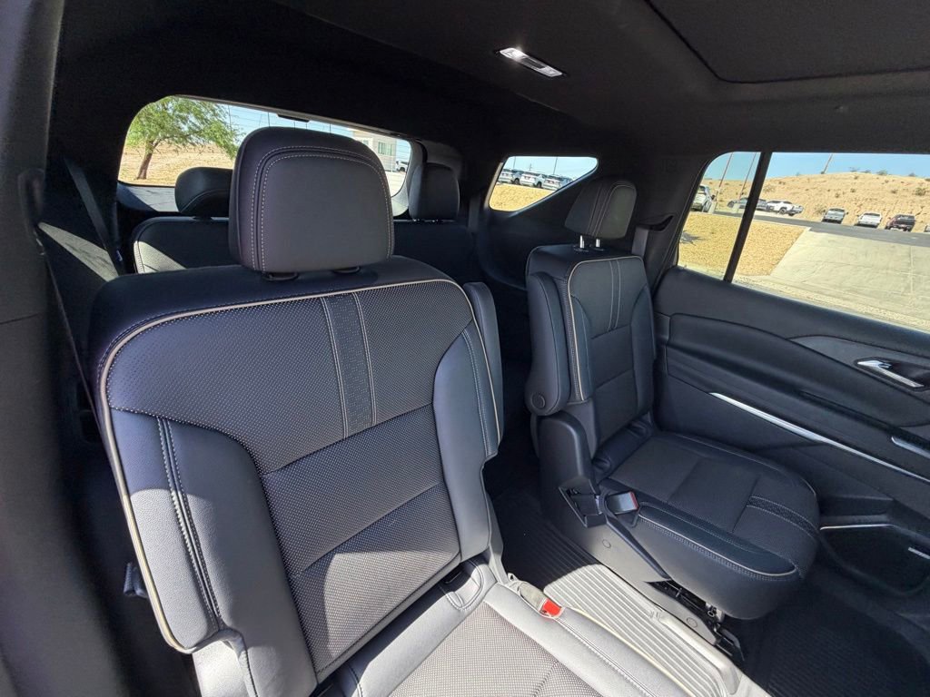 Used 2025 Chevrolet Traverse High Country FWD image 19