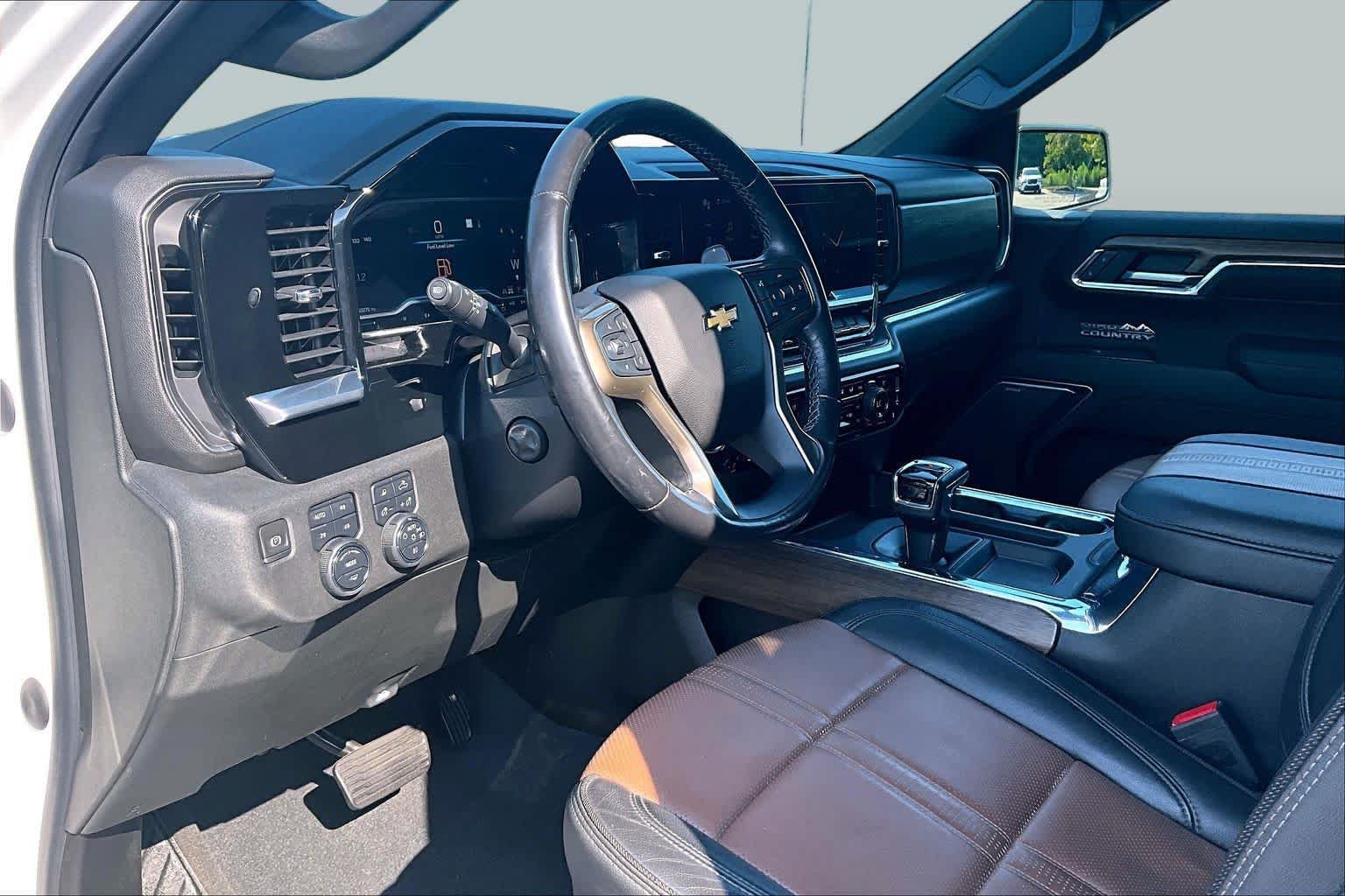 Used 2023 Chevrolet Silverado 1500 High Country w/ High Country Premium Package AWD/4WD image 17