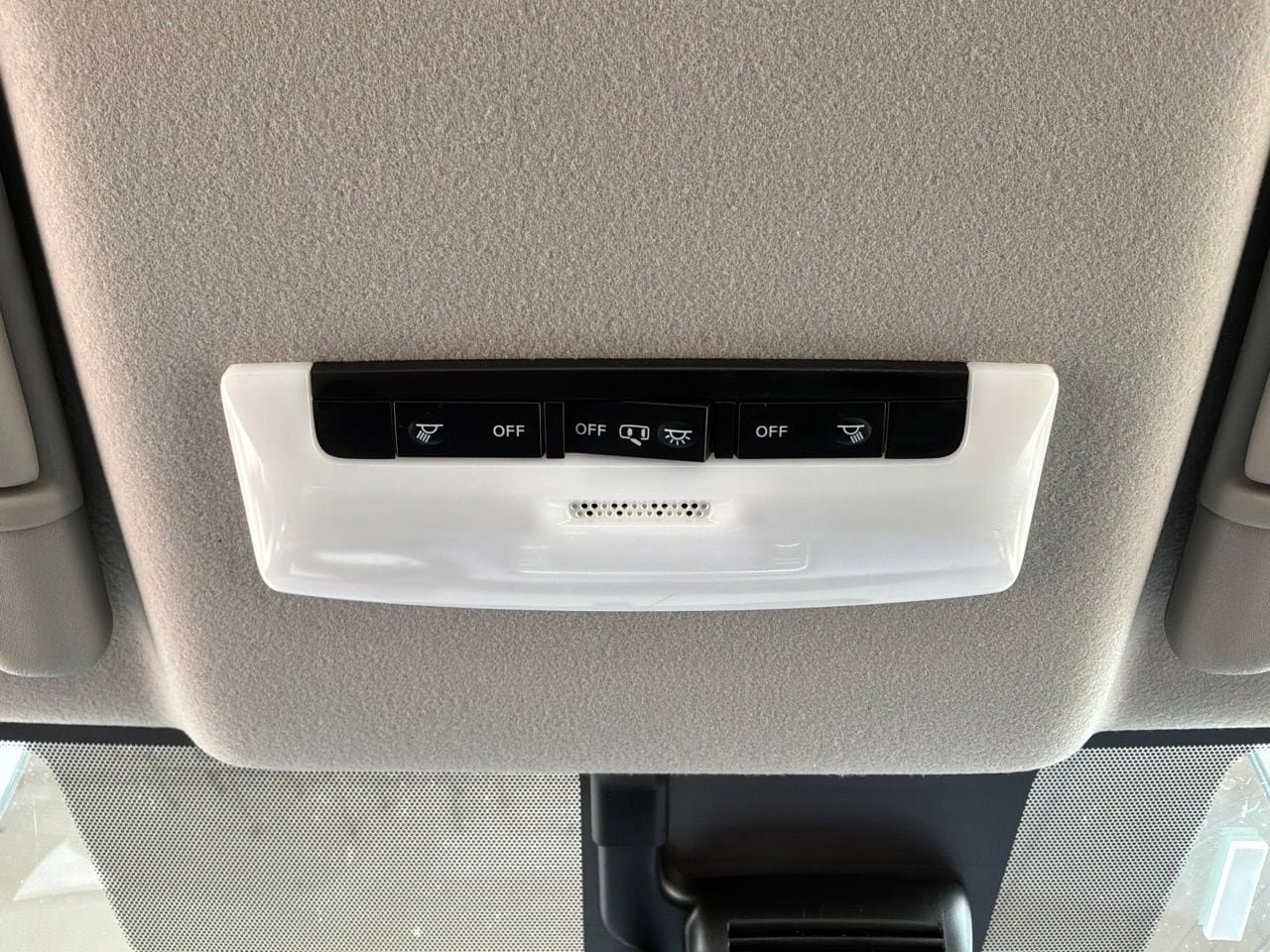 Used 2025 Nissan Versa SV FWD image 16