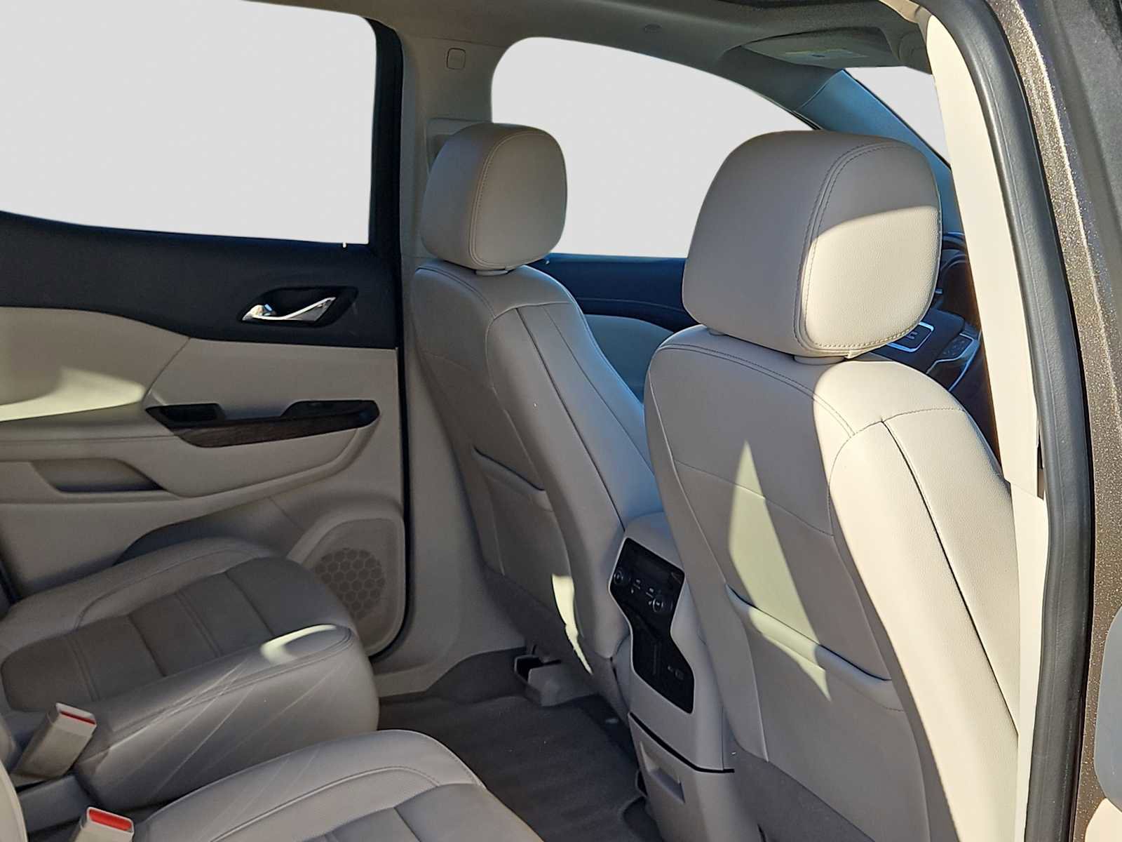 Used 2020 GMC Acadia Denali image 17