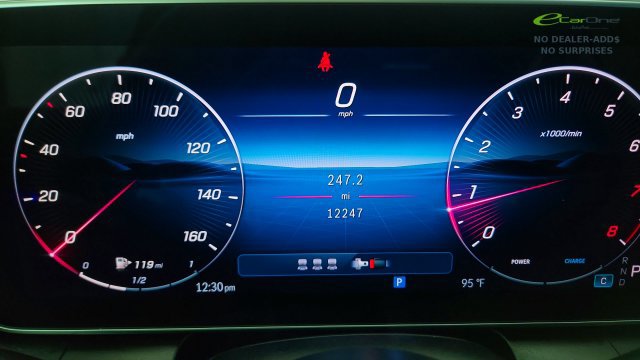 Used 2025 Mercedes-Benz GLC 300 4MATIC image 61