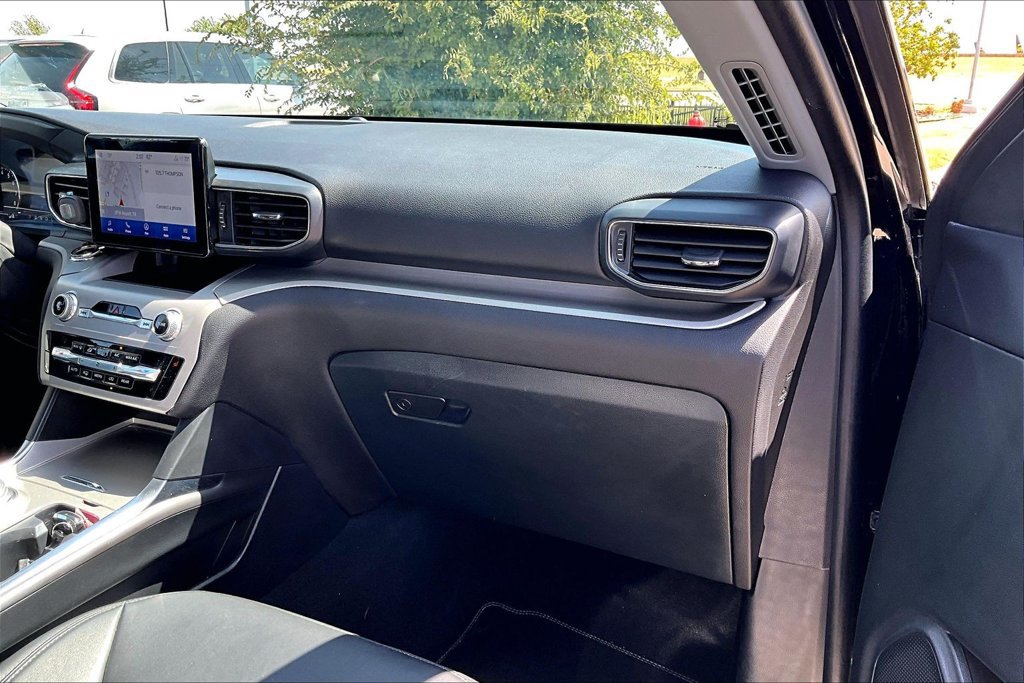 Used 2024 Ford Explorer XLT w/ Equipment Group 202A RWD image 18