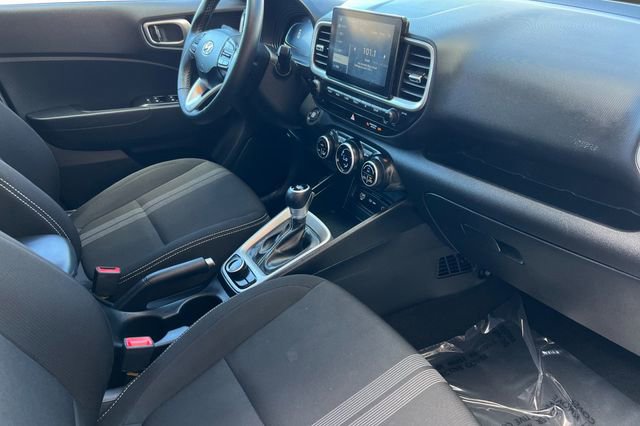 Used 2025 Hyundai Venue SEL image 17