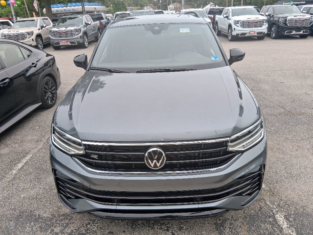 Used 2024 Volkswagen Tiguan SE R-Line AWD/4WD image 7