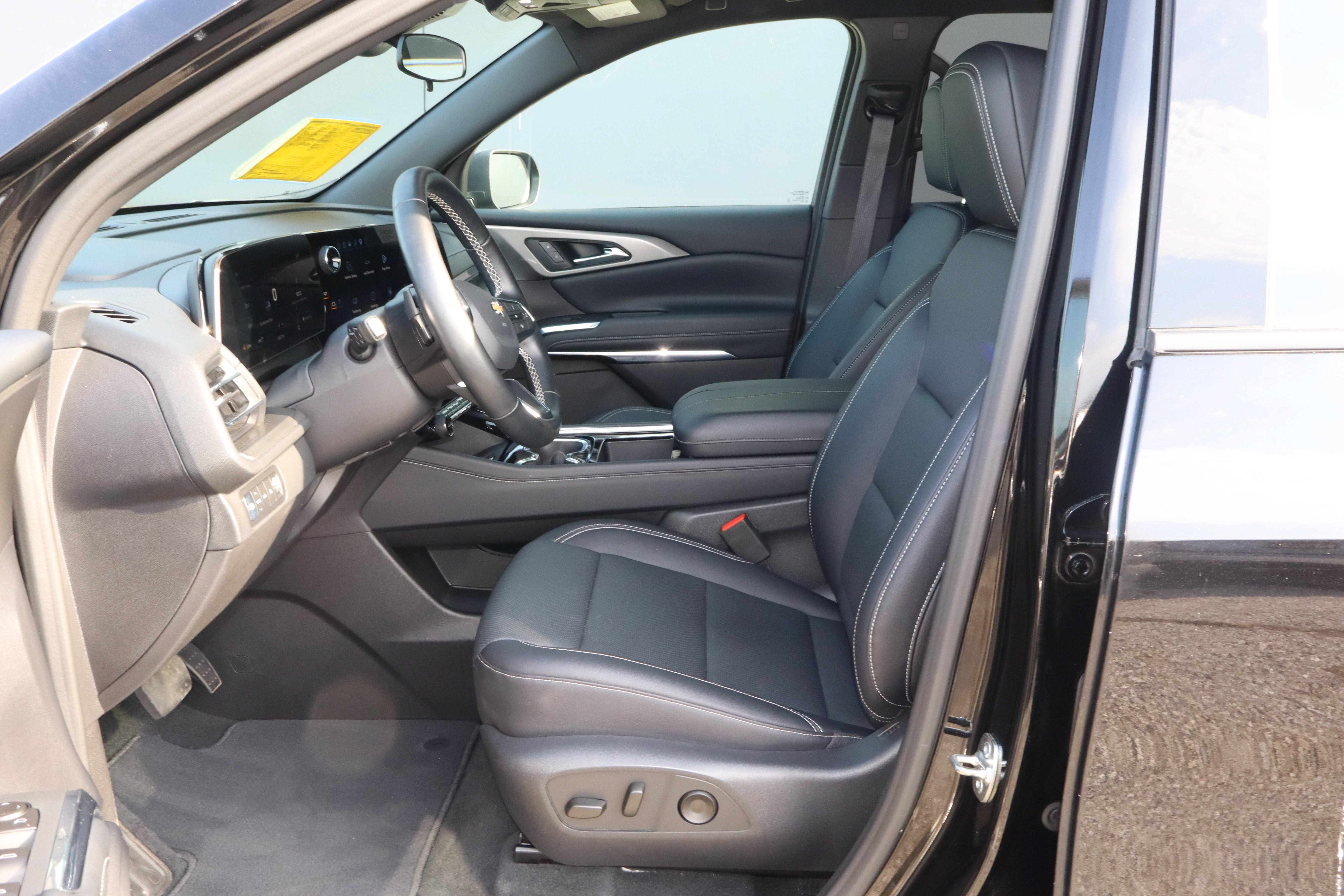 Used 2026 Chevrolet Traverse LT AWD/4WD image 7