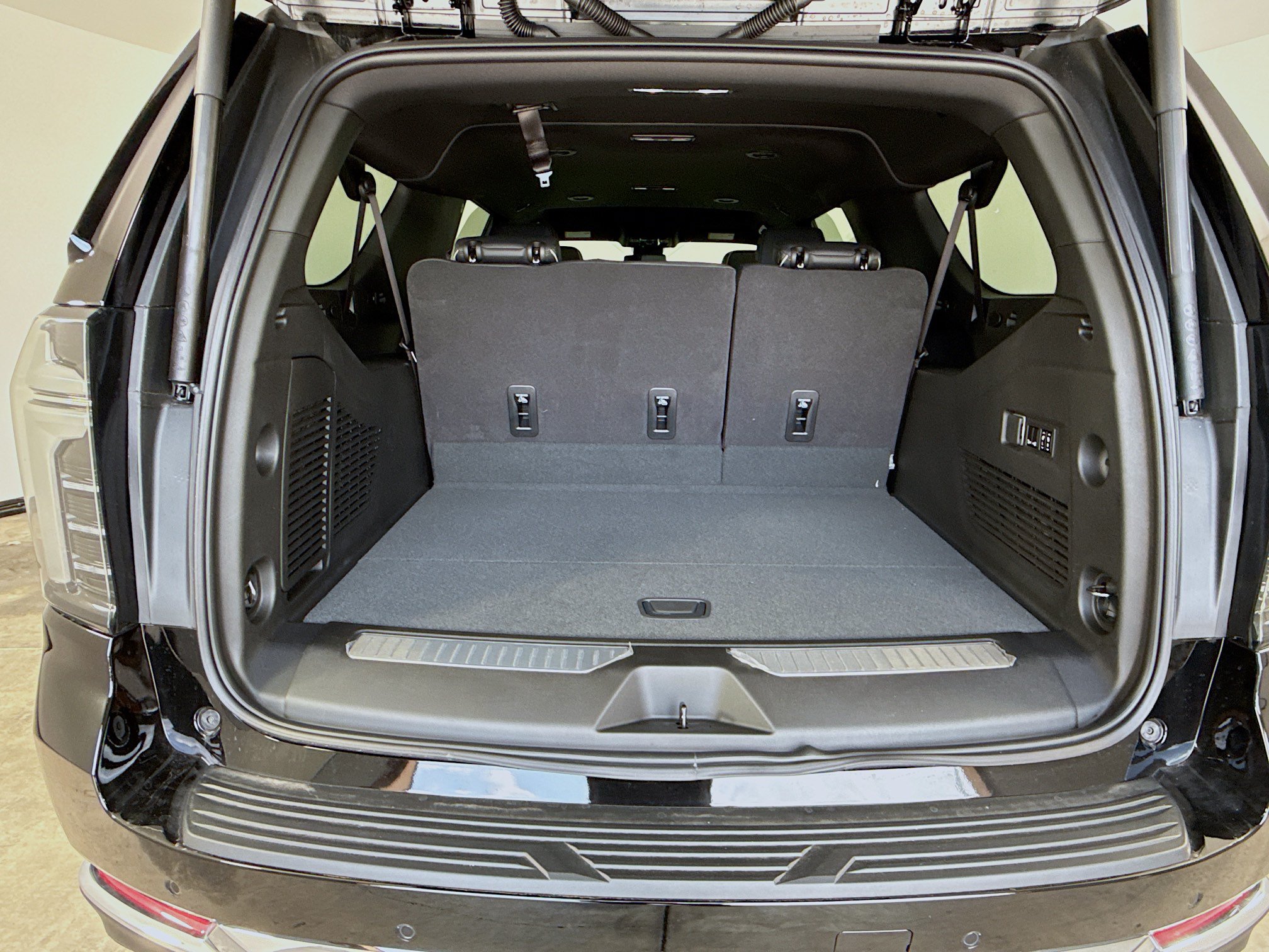 New 2026 Chevrolet Suburban Premier RWD image 28