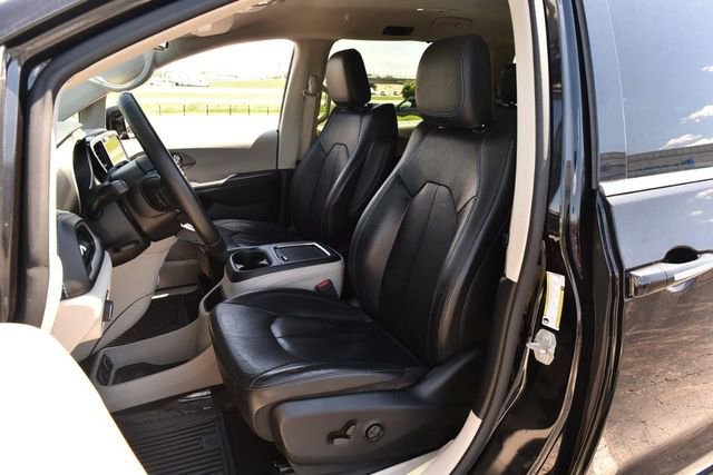 Used 2021 Chrysler Pacifica Touring-L FWD image 20