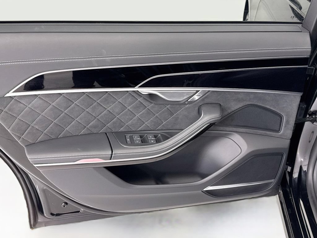 Used 2024 Audi S8 AWD/4WD image 25