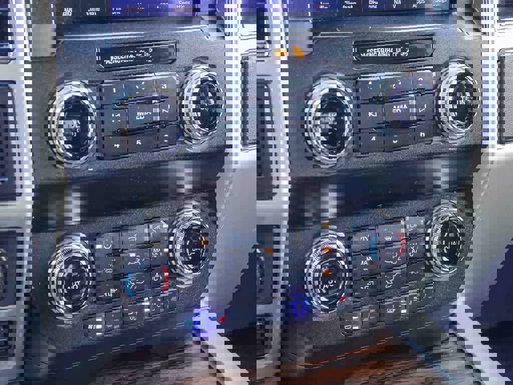 Used 2020 Ford F150 Lariat w/ Equipment Group 502A Luxury image 20