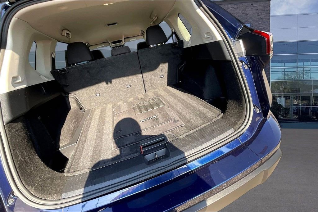 Used 2025 Nissan Rogue SV FWD image 26