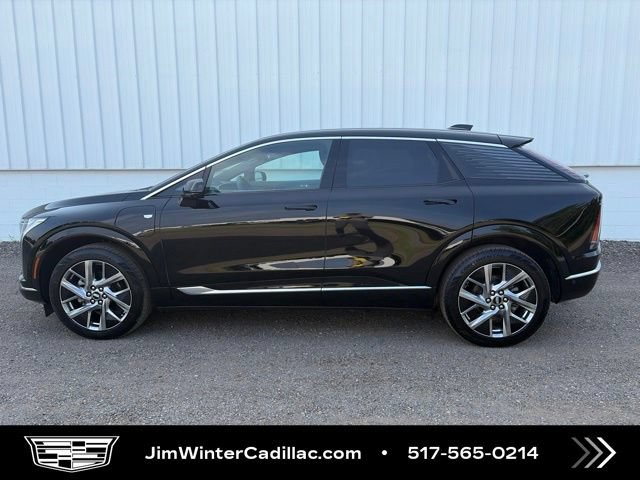 Certified 2025 Cadillac Optiq Luxury 2 w/ LPO, Floor Liner Package AWD/4WD image 11