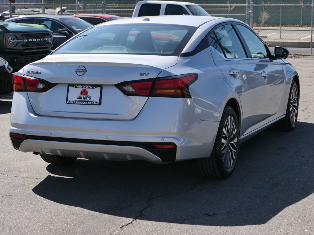 Used 2024 Nissan Altima 2.5 SV FWD image 3