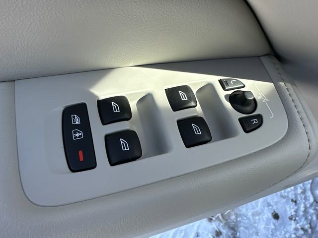 Used 2025 Volvo XC60 T8 Plus w/ Protection Package Premier image 25