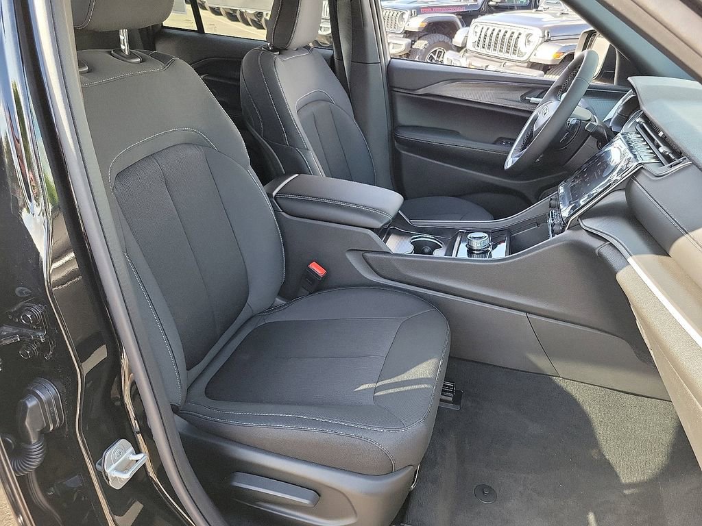 New 2025 Jeep Grand Cherokee Laredo X image 15