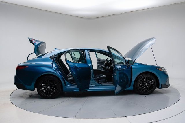 Used 2025 Toyota Camry SE image 16