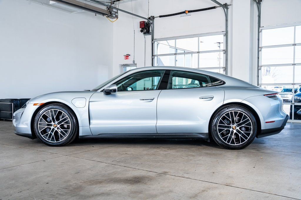 Used 2024 Porsche Taycan image 8