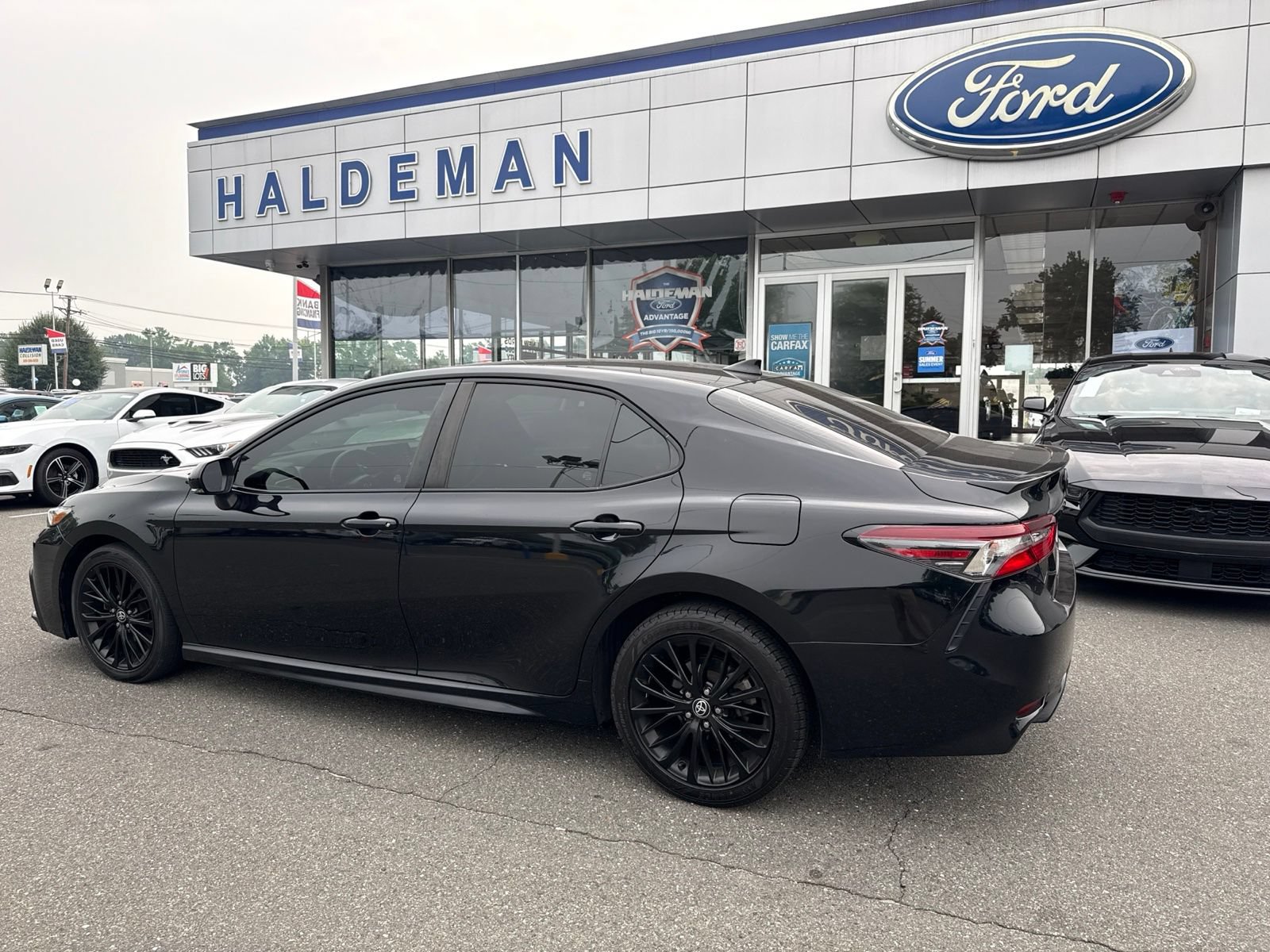 Used 2022 Toyota Camry SE w/ Carpet Mat Package (TMS) FWD image 9