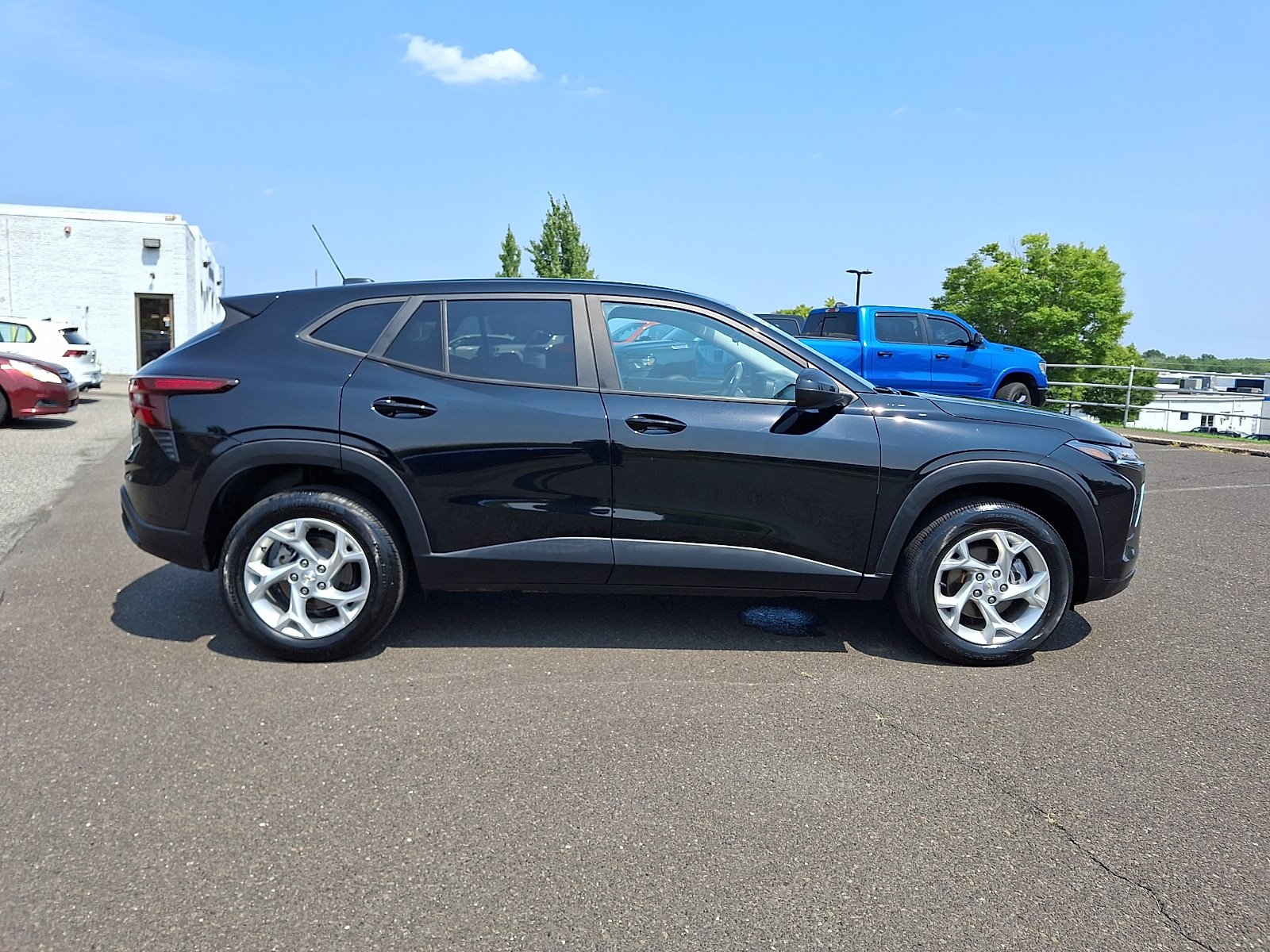 Used 2024 Chevrolet Trax LS w/ LS Convenience Package FWD image 7